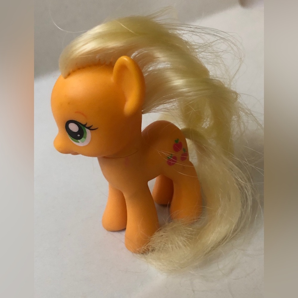 my little pony applejack yellow apple mlp fim 2010 g4